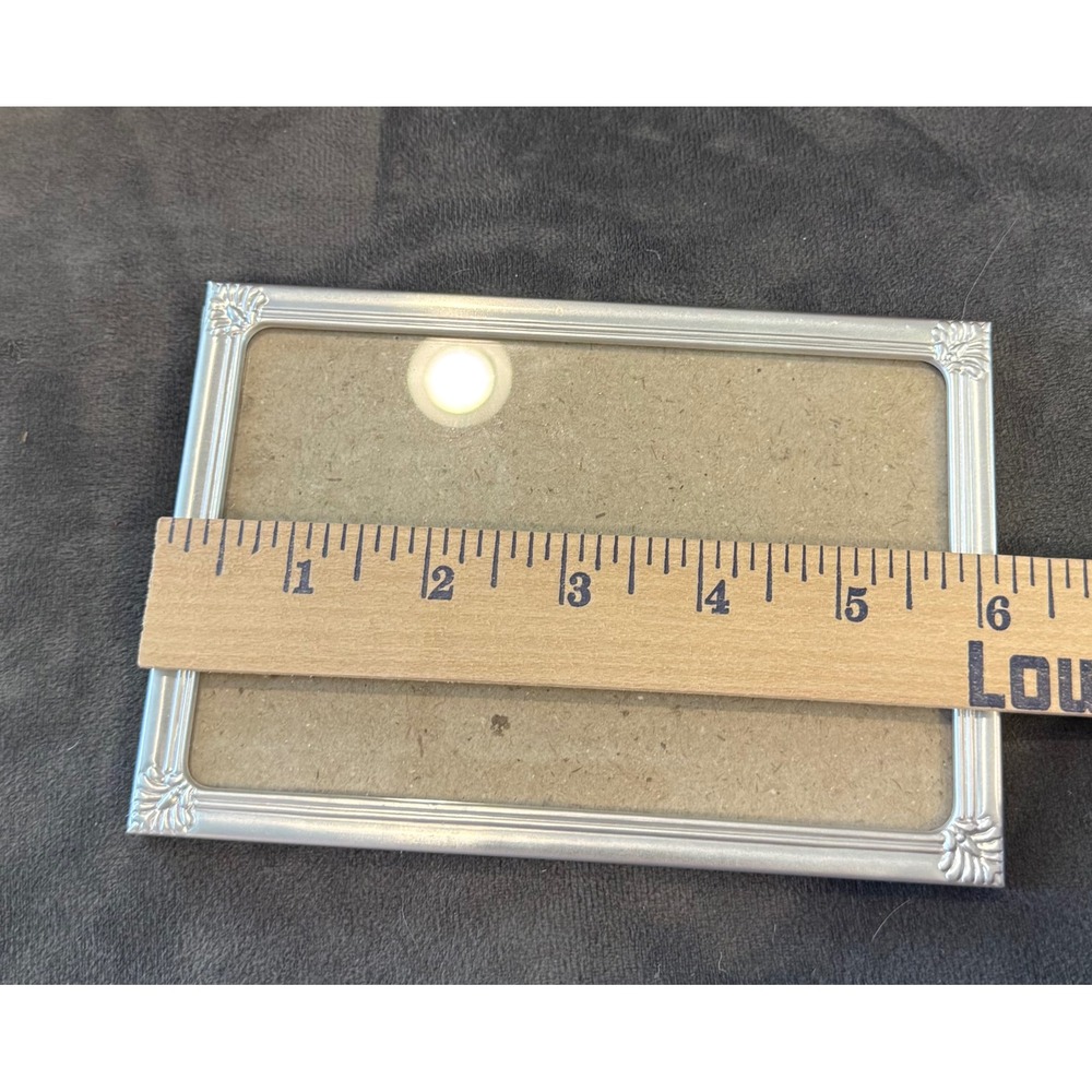 Picture Frame Silver Tone Shell Corner Ribbed Border Tabletop Decor - Picture 3 of 4